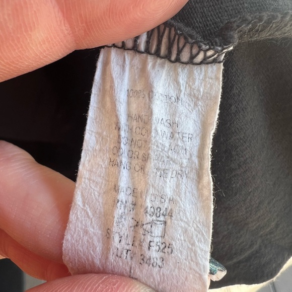 Distressed Tee “KISS” - Picture 8 of 8